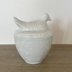 Avon milk glass jewelry bowl with lid